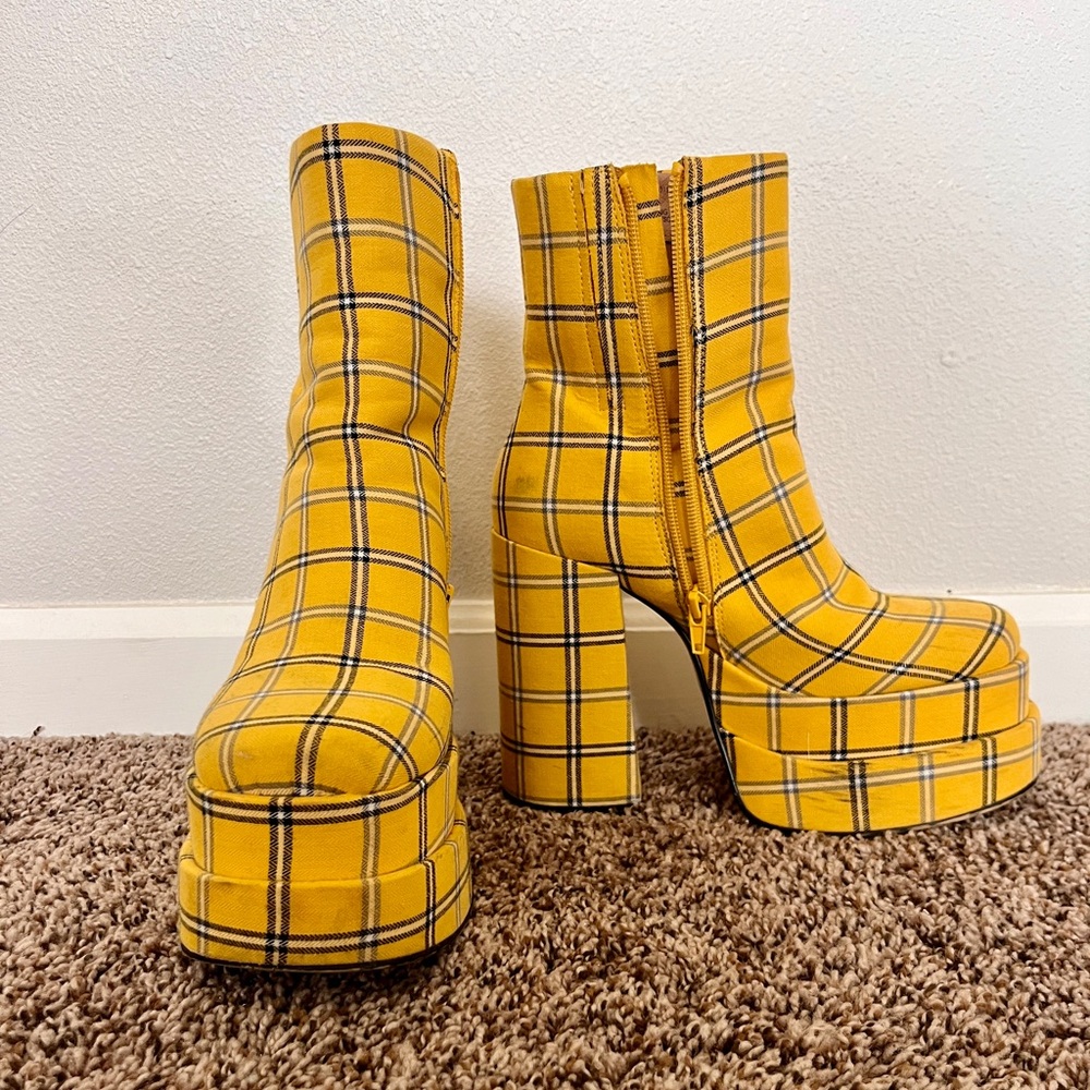 Size 7 Steve Madden Platform Heels Yellow Plaid